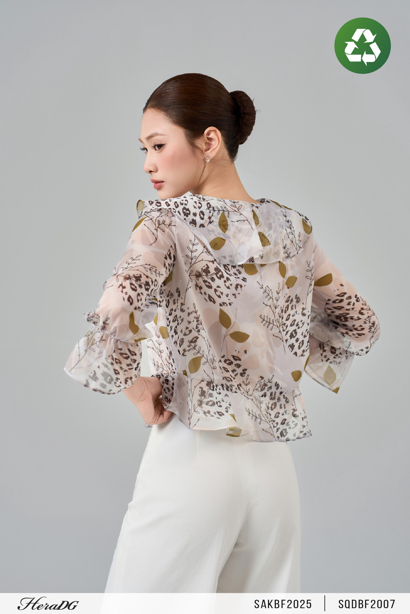 Ảnh của Áo kiểu cổ bèo thắt nơ